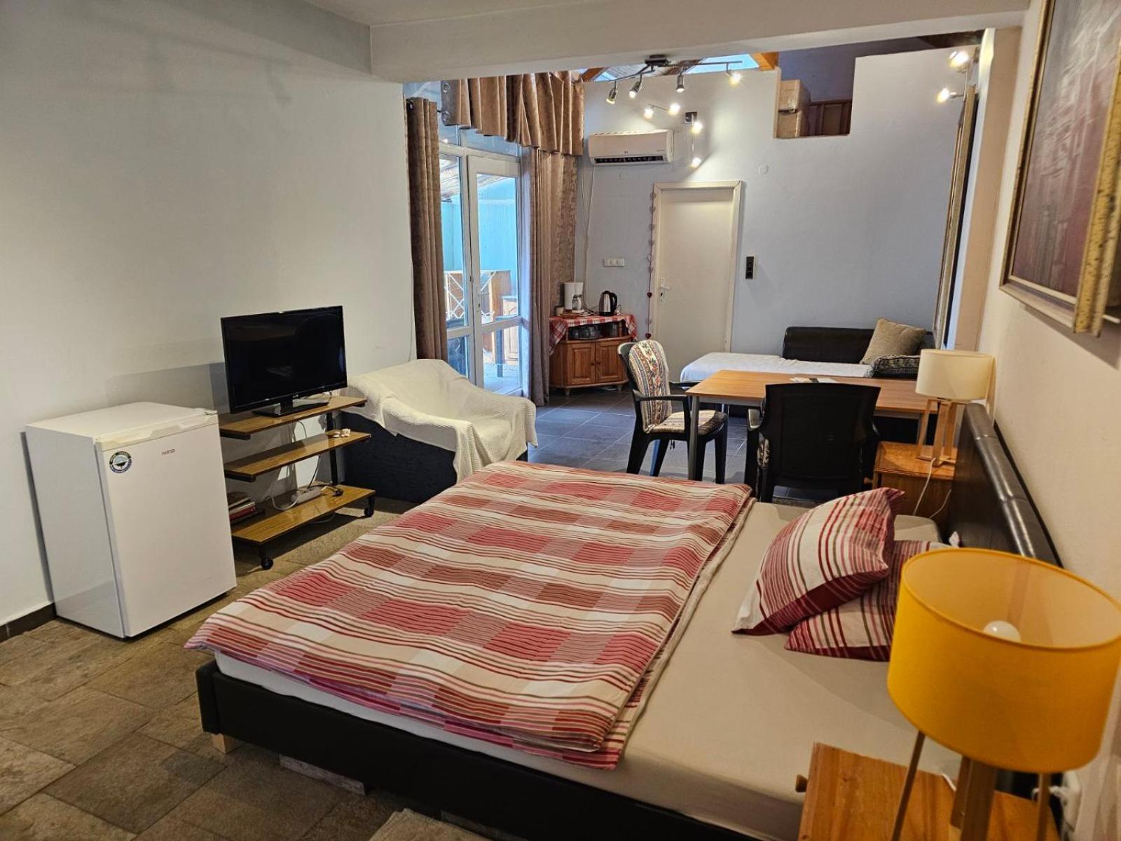 Galeria In The Garden Hotel Plovdiv Ngoại thất bức ảnh
